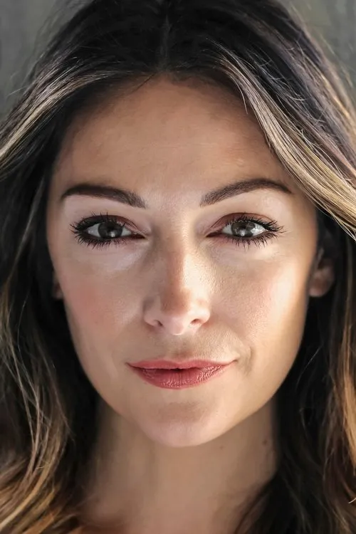 Celina Beach interpretando a Lenox