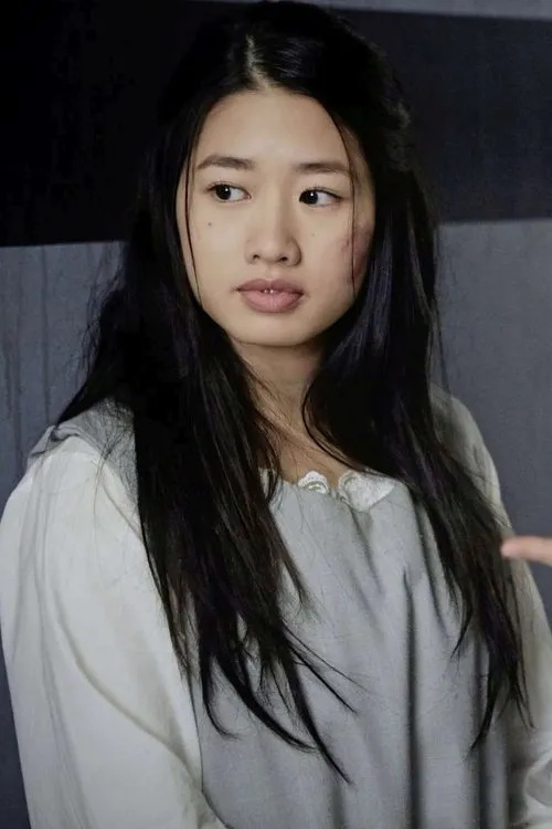 Celina Martin interpretando a Poppy