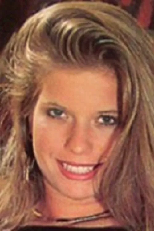 Celine DeVoux interpretando a