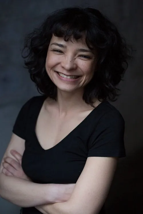 Céline Laurentie interpretando a Patricia