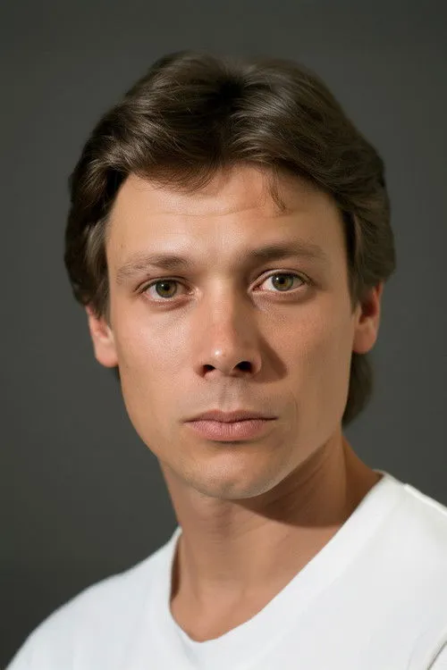 Cem Molvan interpretando a Zafer