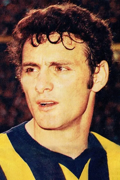 Cemil Turan interpretando a Fenerli Futbolcu