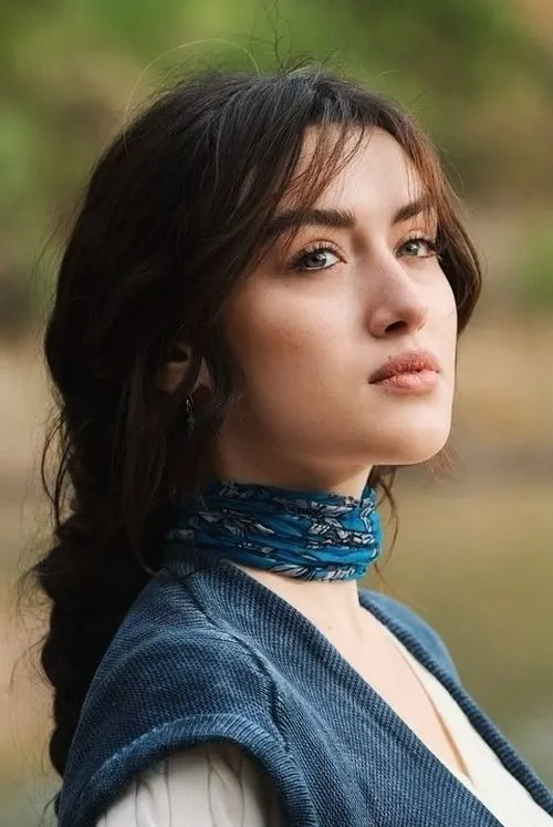 Cemre Arda — personaje: Zeynep