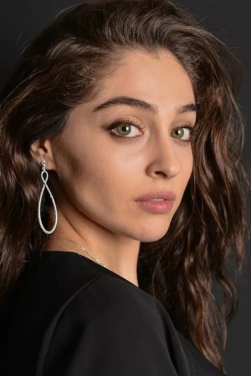 Cemre Baysel — personaje: Efsun Armagan