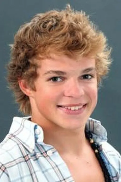 César Brito interpretando a João