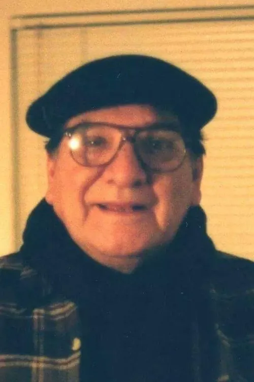 César Escalero interpretando a 