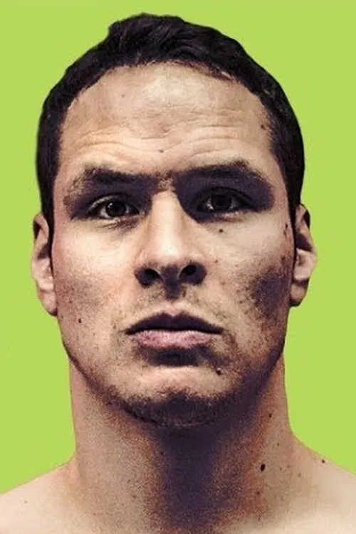 Cesar Nunez interpretando a Self