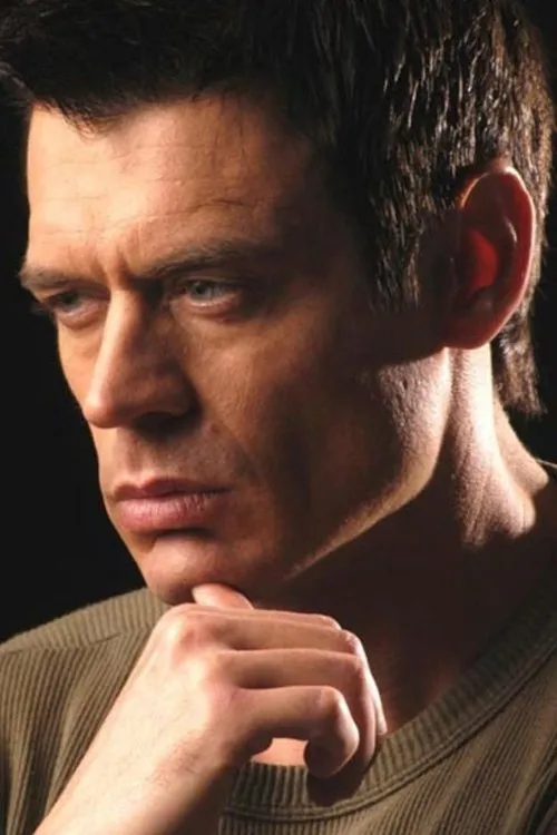 César Vianco interpretando a Báez