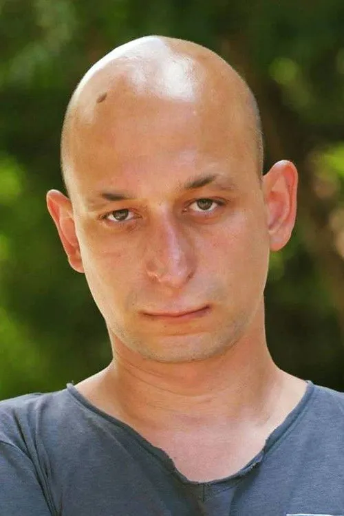 Nihan Aker ha trabajado con Cevher Hikmet Güzey en 1 ocasiones