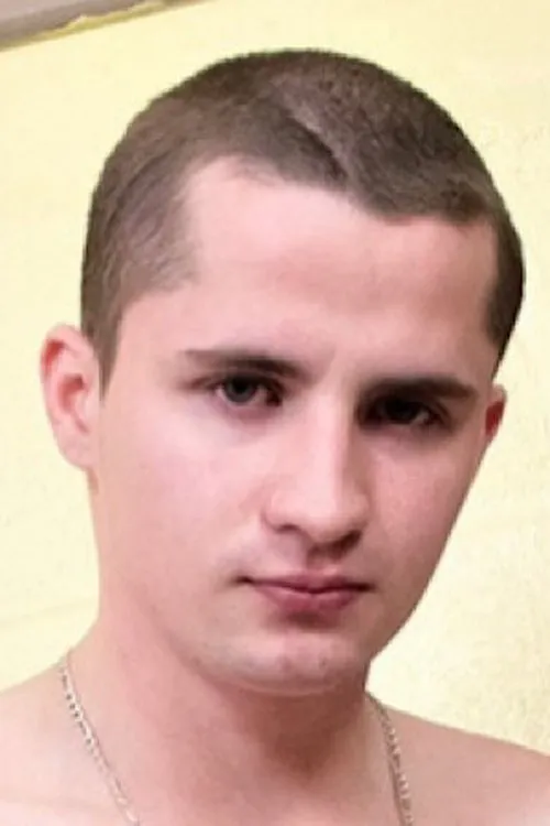 Chad Cole interpretando a