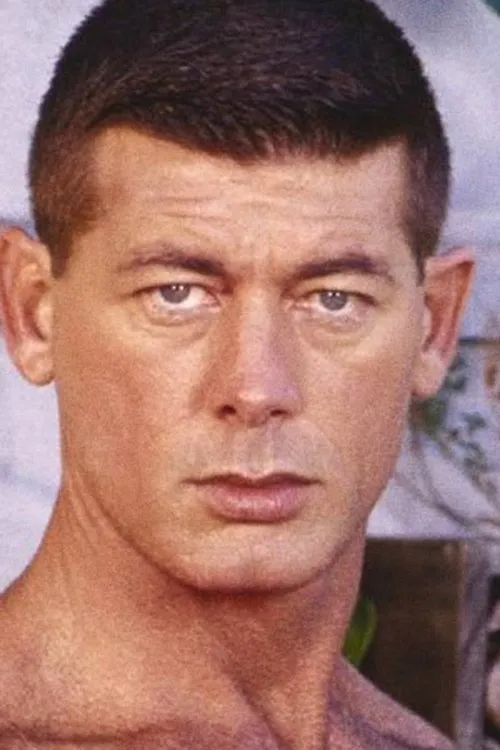 Chad Johnson interpretando a President Reiger