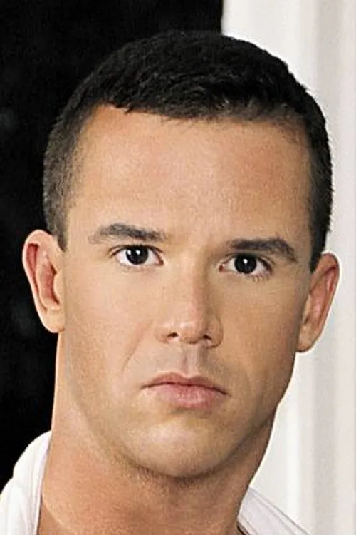 Chad Kennedy interpretando a 