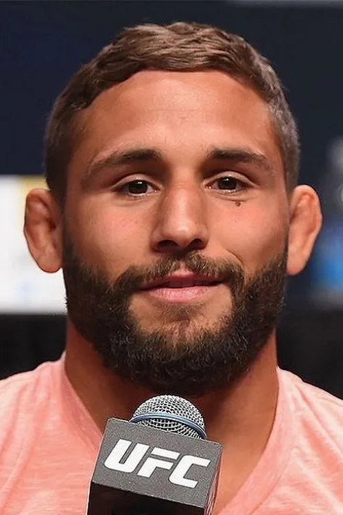 Chad Mendes interpretando a Self