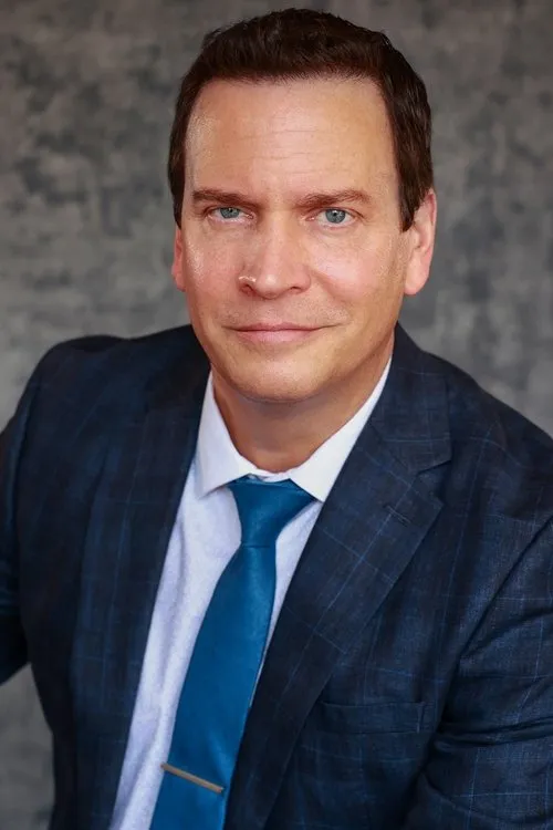 Chad Ridgely interpretando a Mayor Williams