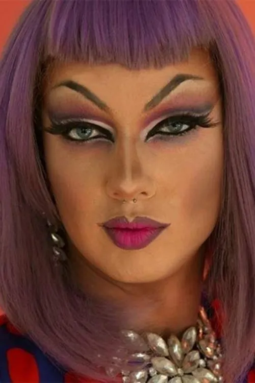 Champagna interpretando a Champagna (as Cody Ray)