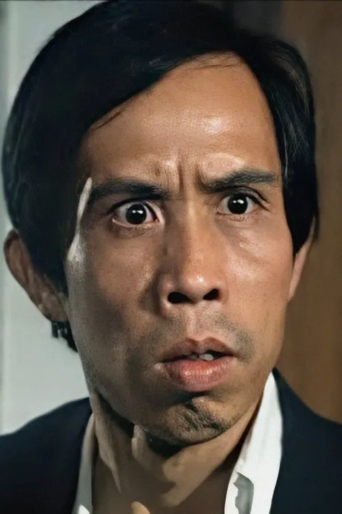 Chan Kim-Wan interpretando a Uncle Chung