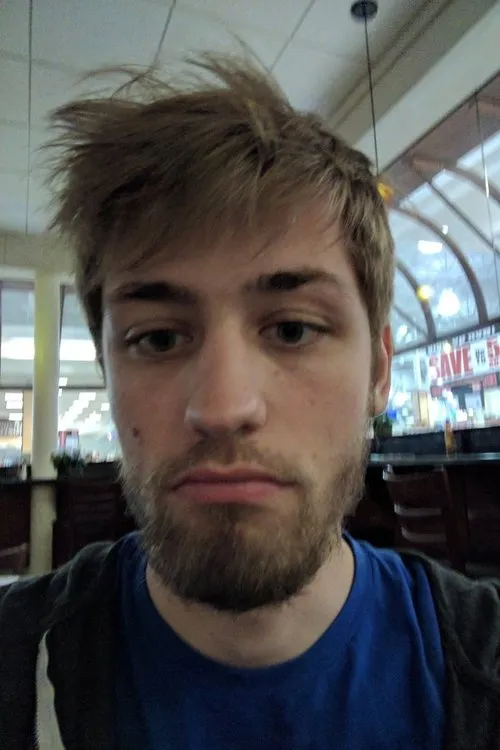 Chance Morris interpretando a Ed