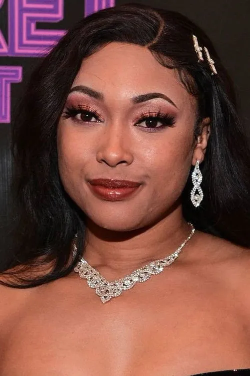 Chanel Tso interpretando a Doll