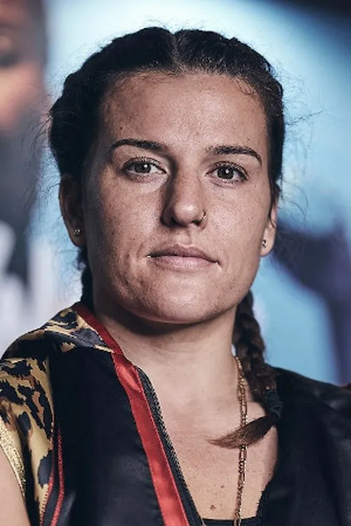 Chantelle Cameron interpretando a Self