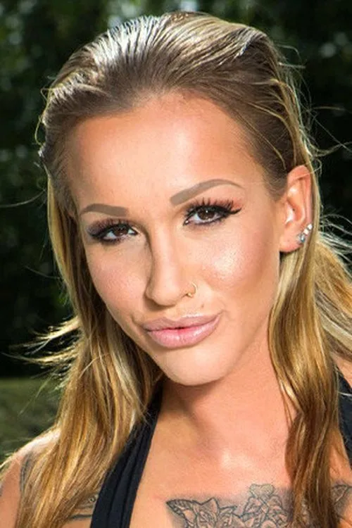 Chantelle Fox interpretando a 