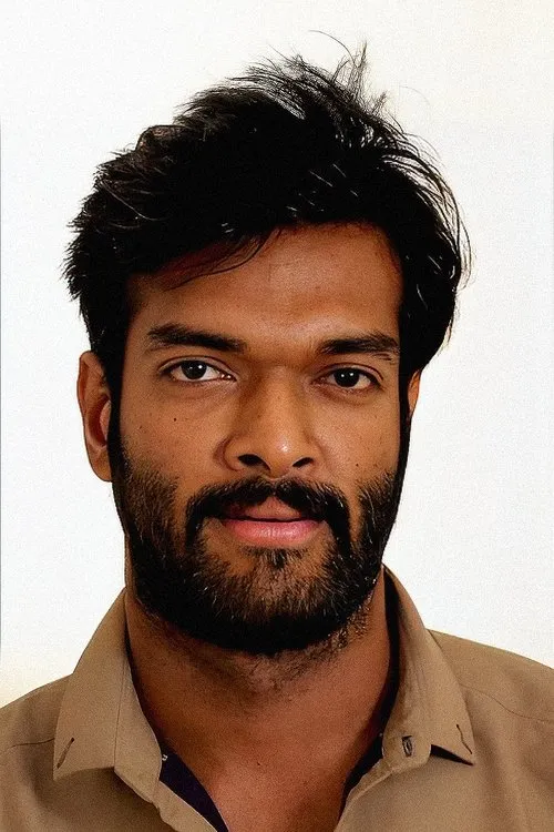 Charandeep interpretando a SI Yadgiri