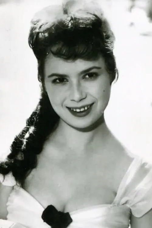 Chariklia Baxevanos interpretando a Ann Vincent