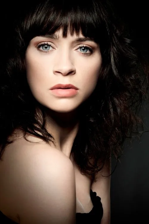 Charlene McKenna interpretando a Marie