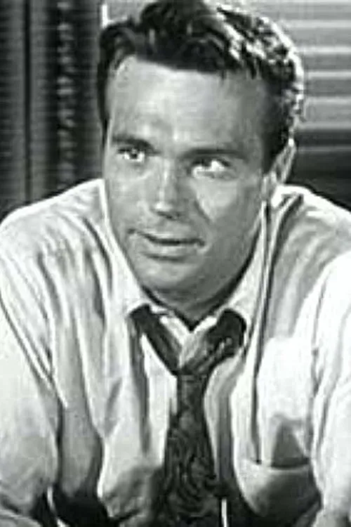 Charles Bradstreet interpretando a Fred Carleton