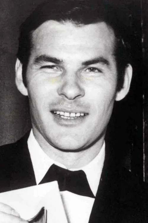 Charles Level interpretando a Livreur