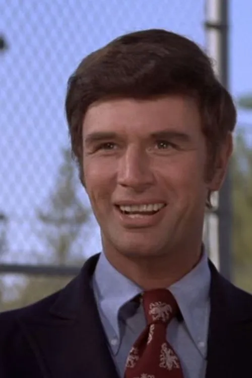 Charles Robinson interpretando a Shifty Barker