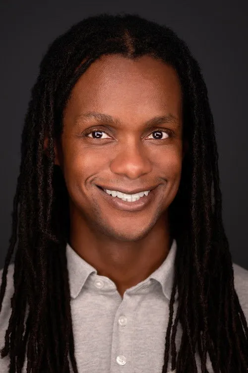 Charles-Smith Metellus interpretando a Frère