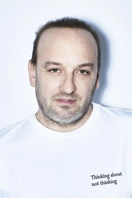 Charles Souchon interpretando a Canard en Plastique