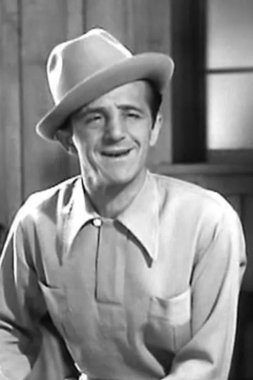 Charley Foy interpretando a Convict Bitsy