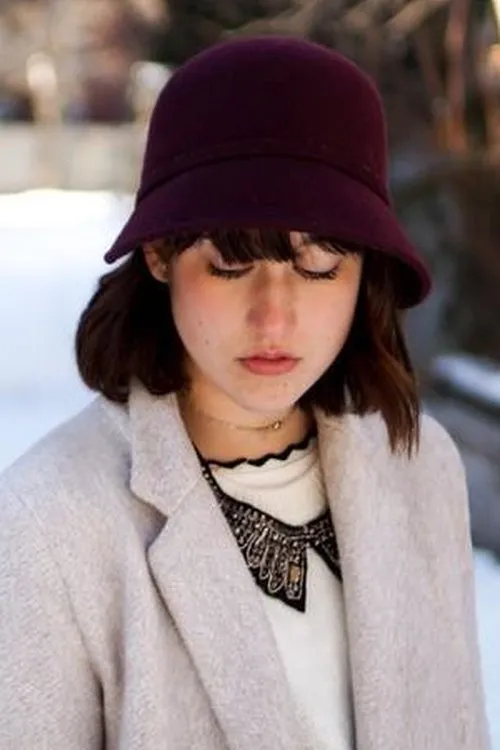 Charlie B. — personaje: Self