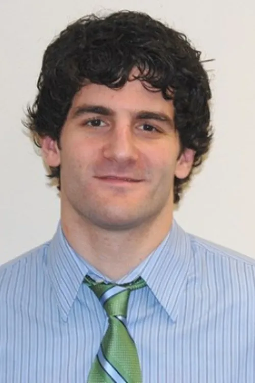 Charlie Brenneman interpretando a Self