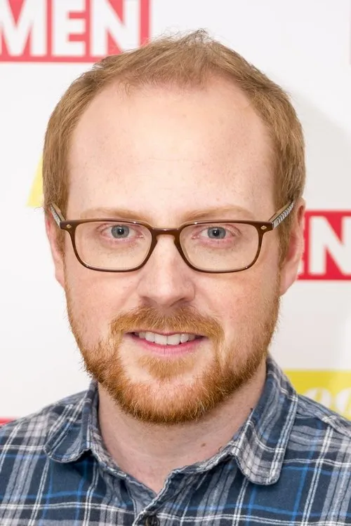 Charlie Clements interpretando a Well Dressed Man 1