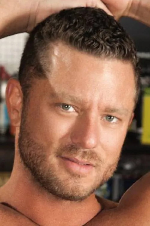 Charlie Harding interpretando a 