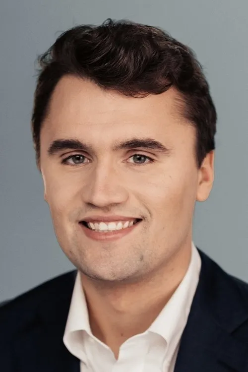 Charlie Kirk interpretando a Self