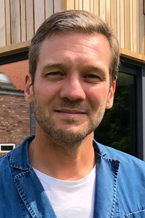 Charlie Luxton en su biografía y filmografía