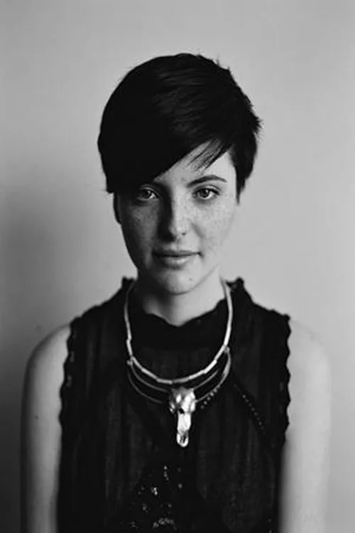 Charlie Storwick — personaje: Piper Gray