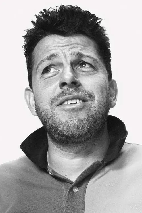 Charlie Young interpretando a 