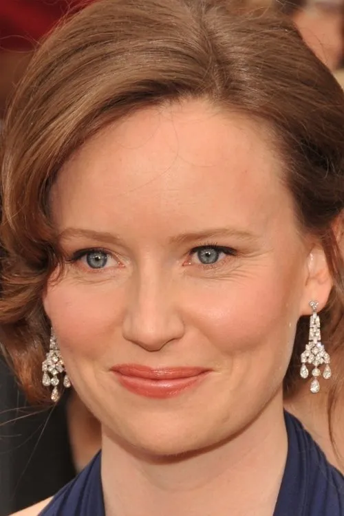 Charlotte Asprey interpretando a Publisher