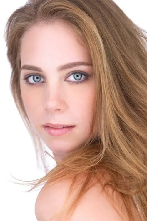 Charlotte Bydwell interpretando a Lucy Michael