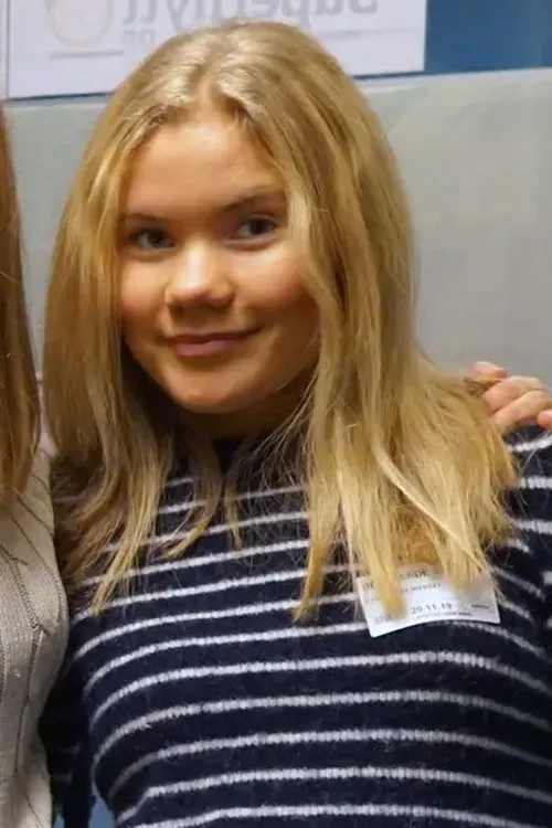 Charlotte Myrset — personaje: Frida