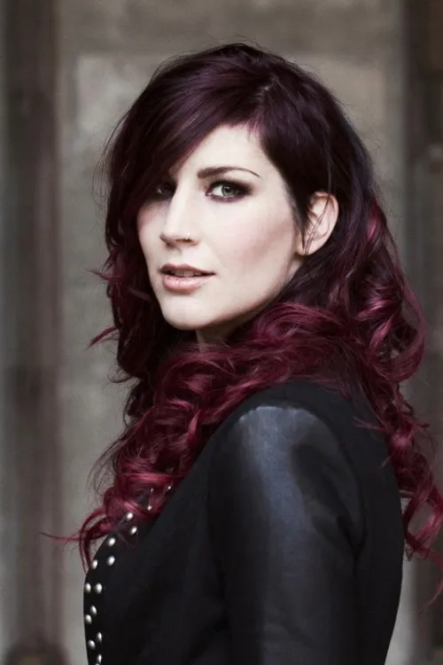 Burton C. Bell ha trabajado con Charlotte Wessels en 1 ocasiones
