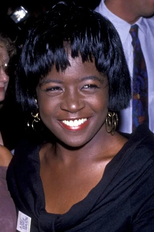 Charnele Brown interpretando a Oda Brown