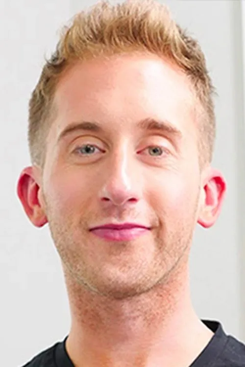 Chase Daniels interpretando a Elder Daniels