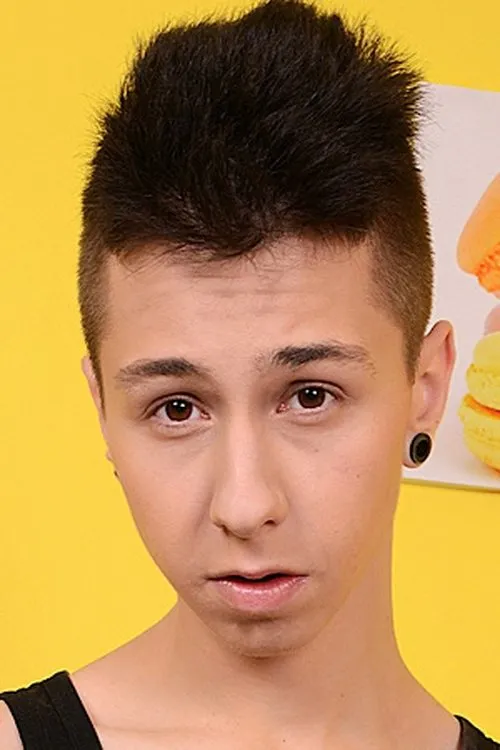 Chase Evans interpretando a 