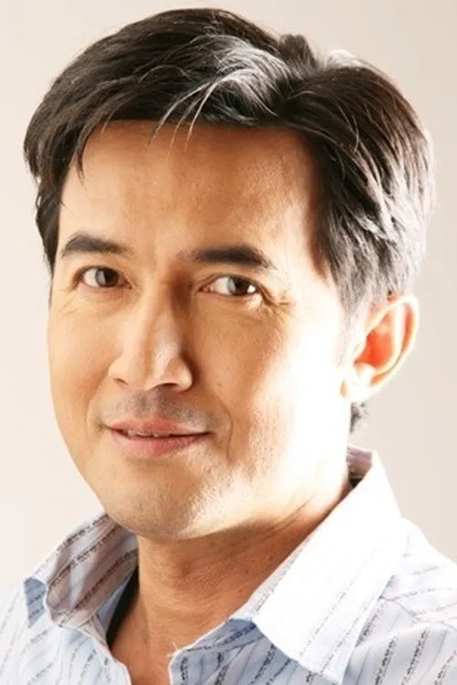 Chatchai Plengpanich interpretando a Jao Por Ton Sai