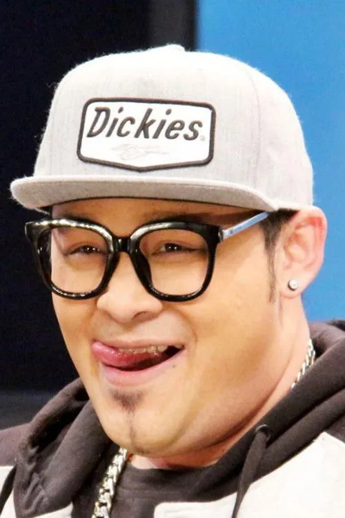 Warinda Damrongphol ha trabajado con Chawalit Srimunkongthum en 1 ocasiones